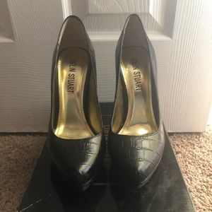 Shoes size 7